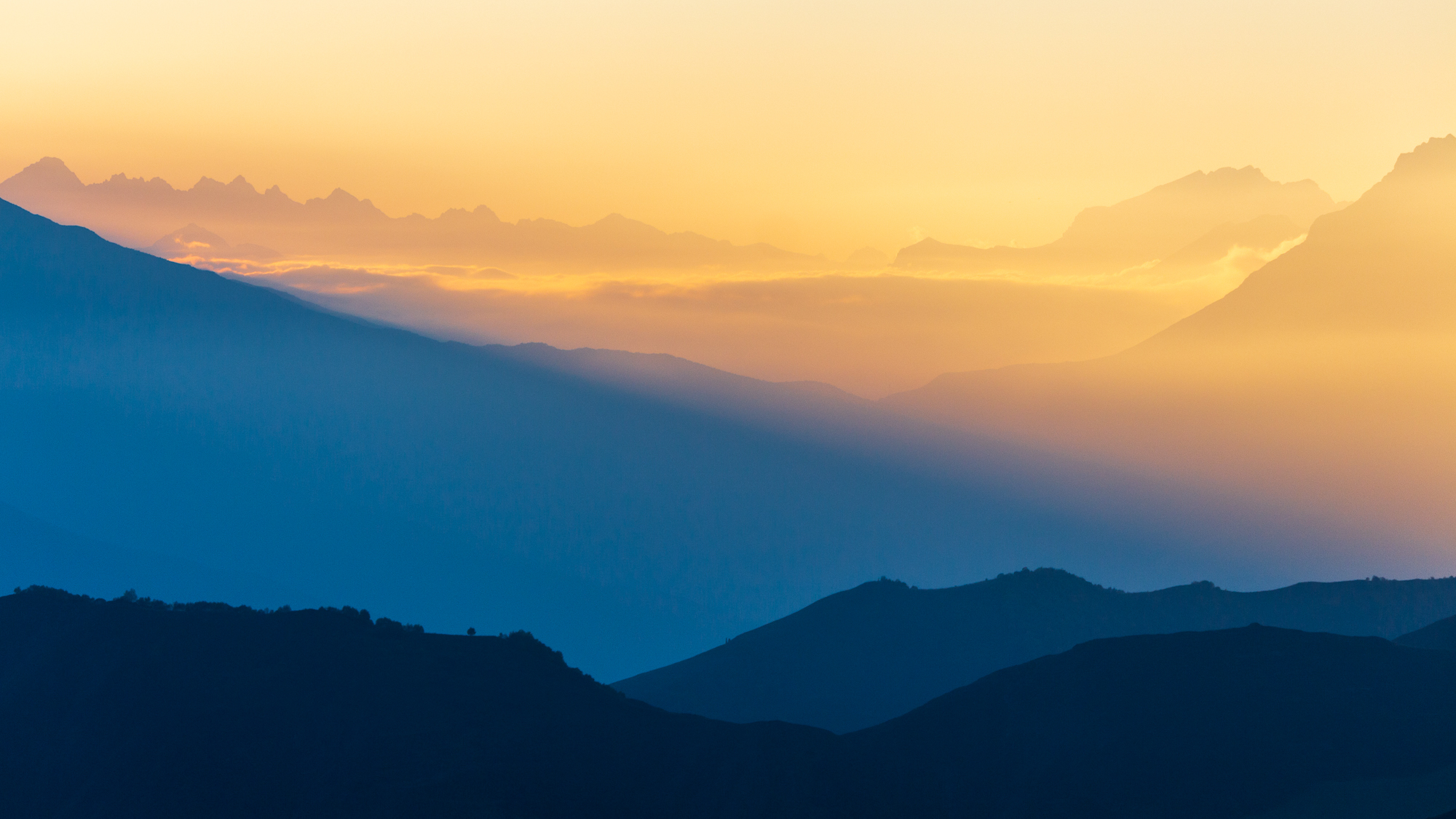 Evening in the mountains. Закат в горах пикабу.